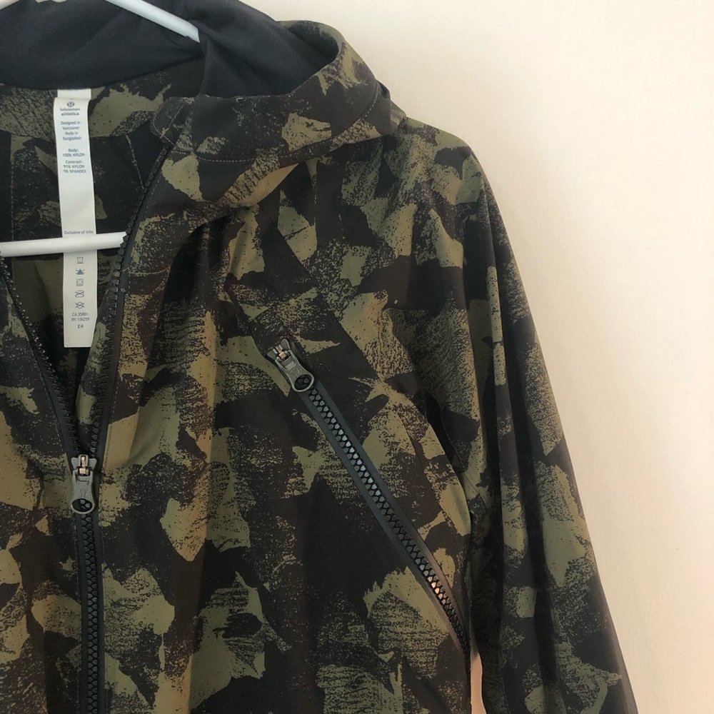 NWOT lululemon jacket size 2